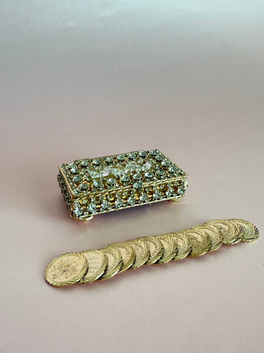 Cofre arras pedrería rectangular dorado