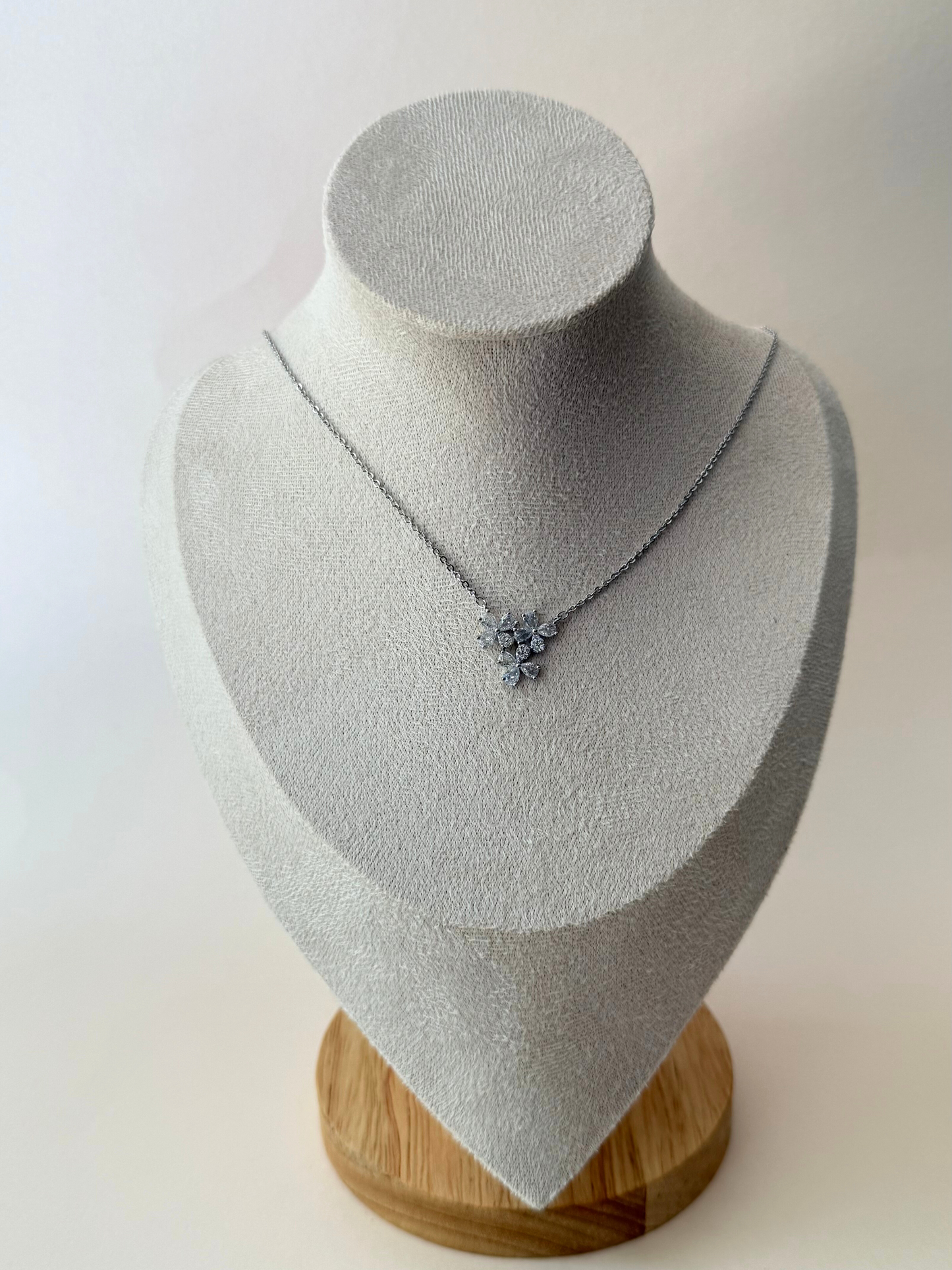 Collar Triple Flor Circonias