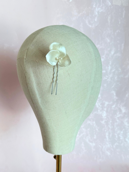 Hair pin flor porcelana chica