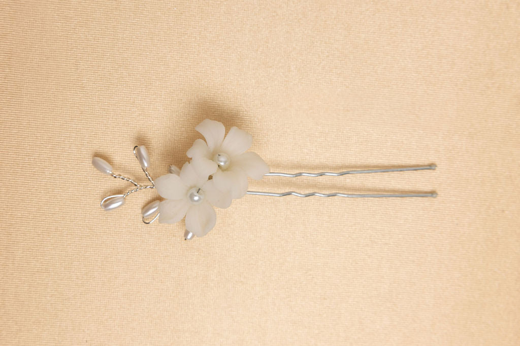 Hair Pin Flor Pétalos y Perla Arroz