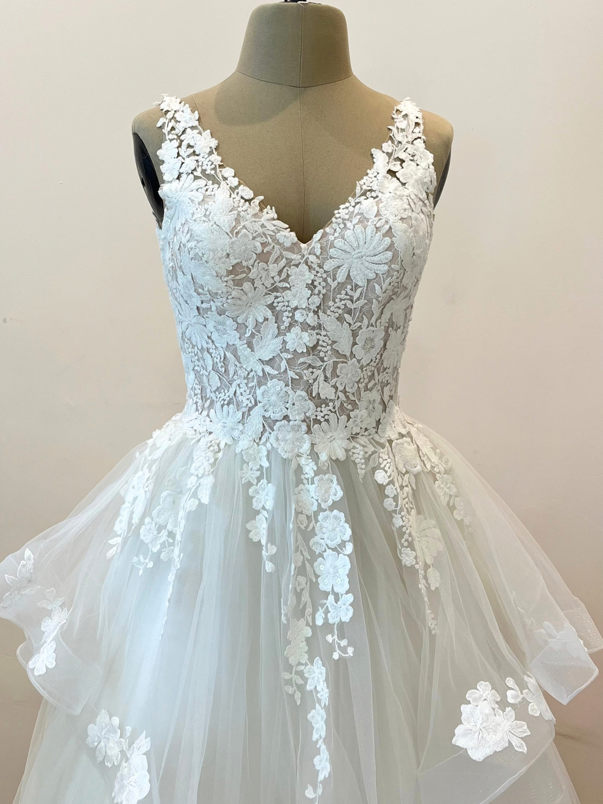 C393 Pronovias