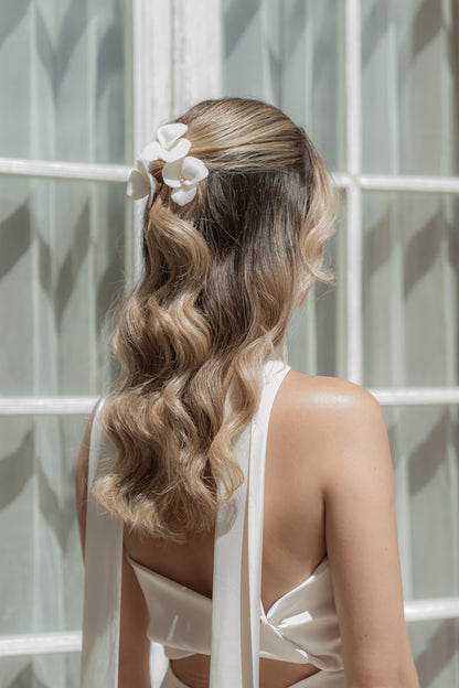 Hair pin flor porcelana ivory