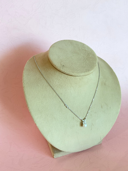 Collar perla y flor