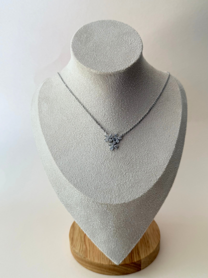 Collar Triple Flor Circonias