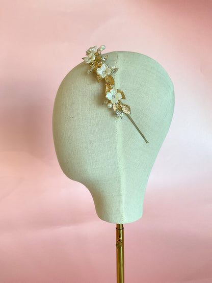 Diadema dorada flores , perlas y cristales