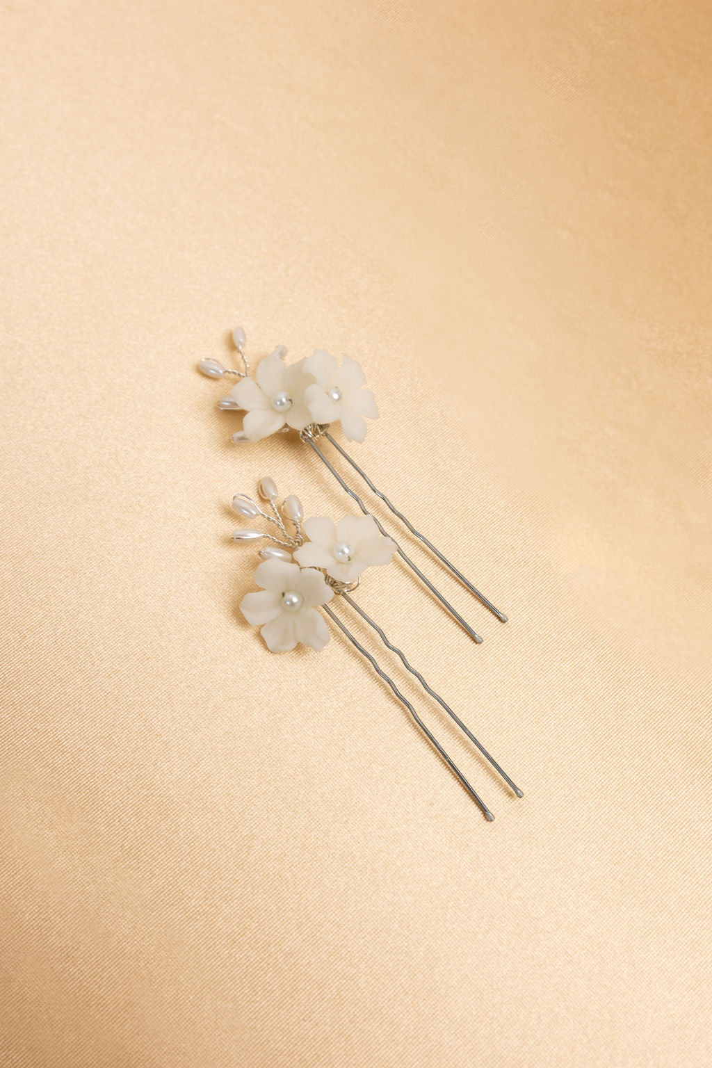 Hair Pin Flor Pétalos y Perla Arroz