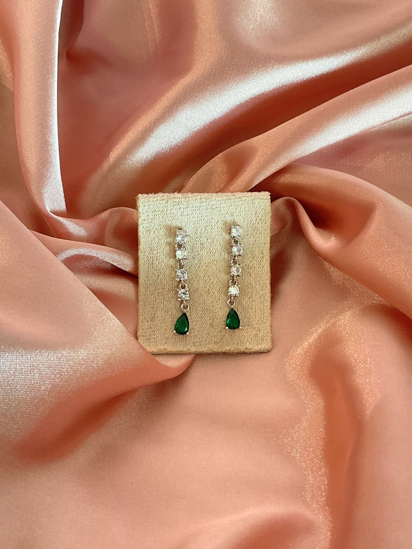 Aretes hilo esmeralda