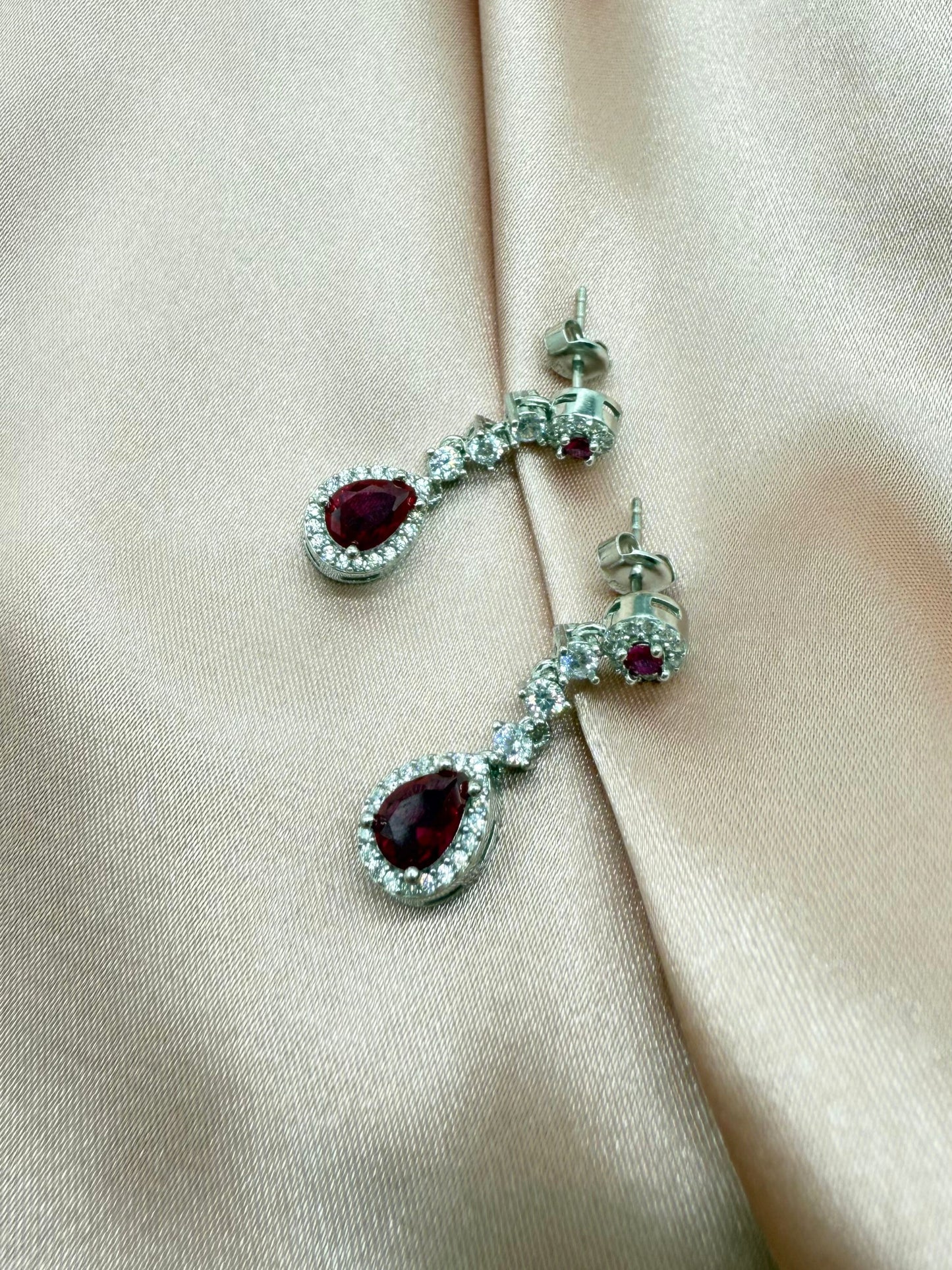 Aretes rubí gota