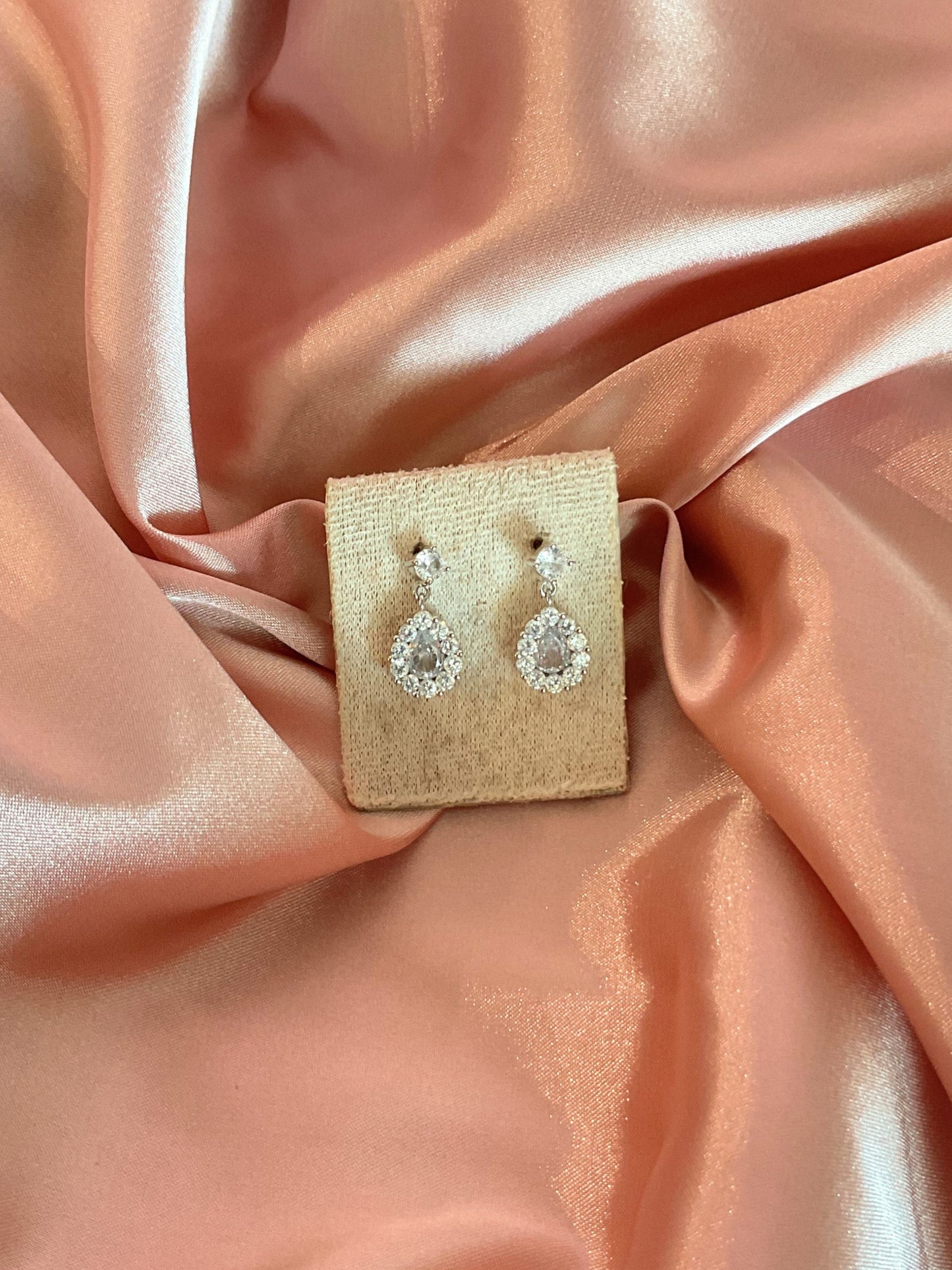 Aretes doble nivel gota colgante