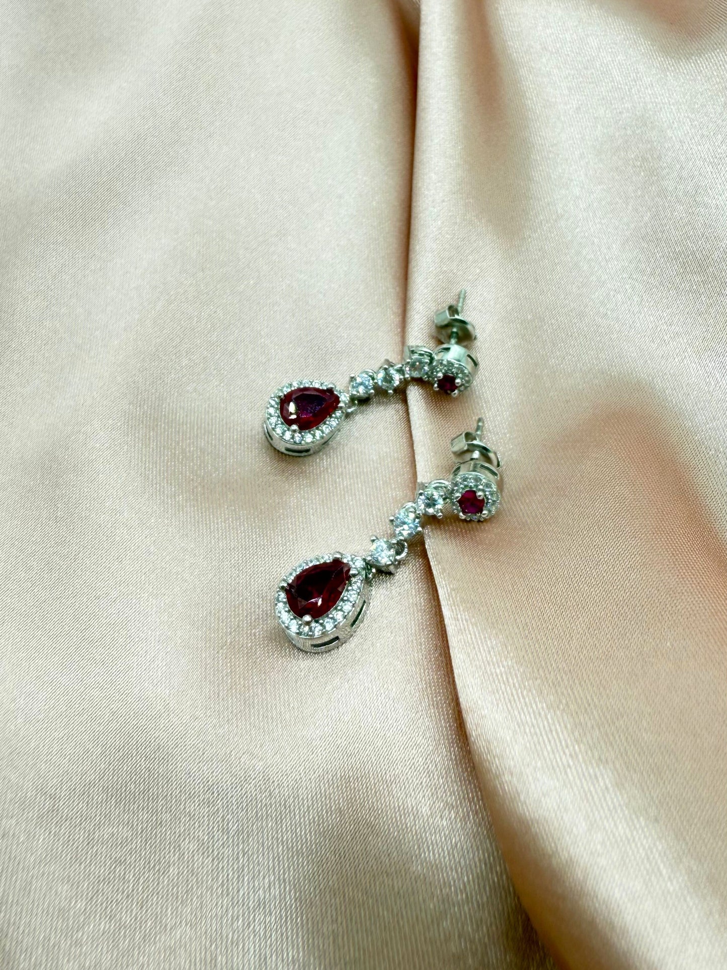 Aretes rubí gota