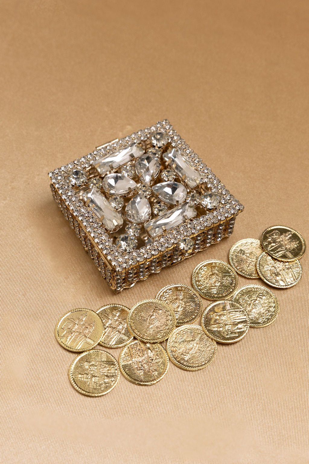 Cofre arras pedrería cuadrado