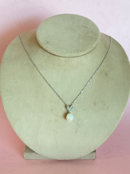 Collar perla alas