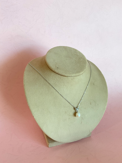 Collar perla alas